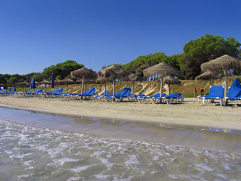 Foto Liegestühle am Strand